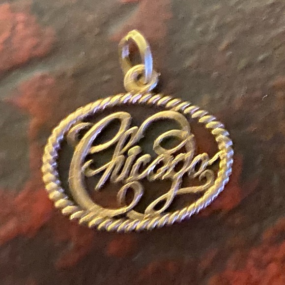 14K Stamped Yellow Gold “Chicago” Pendant - Vintage. - Picture 4 of 6